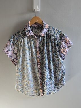 Floral American Eagle Short Sleeved Button Down Shirt Size Small